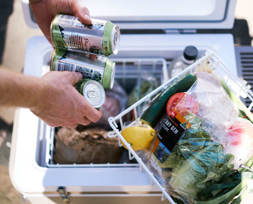 Bushman Fridge 35-52L with vegetables